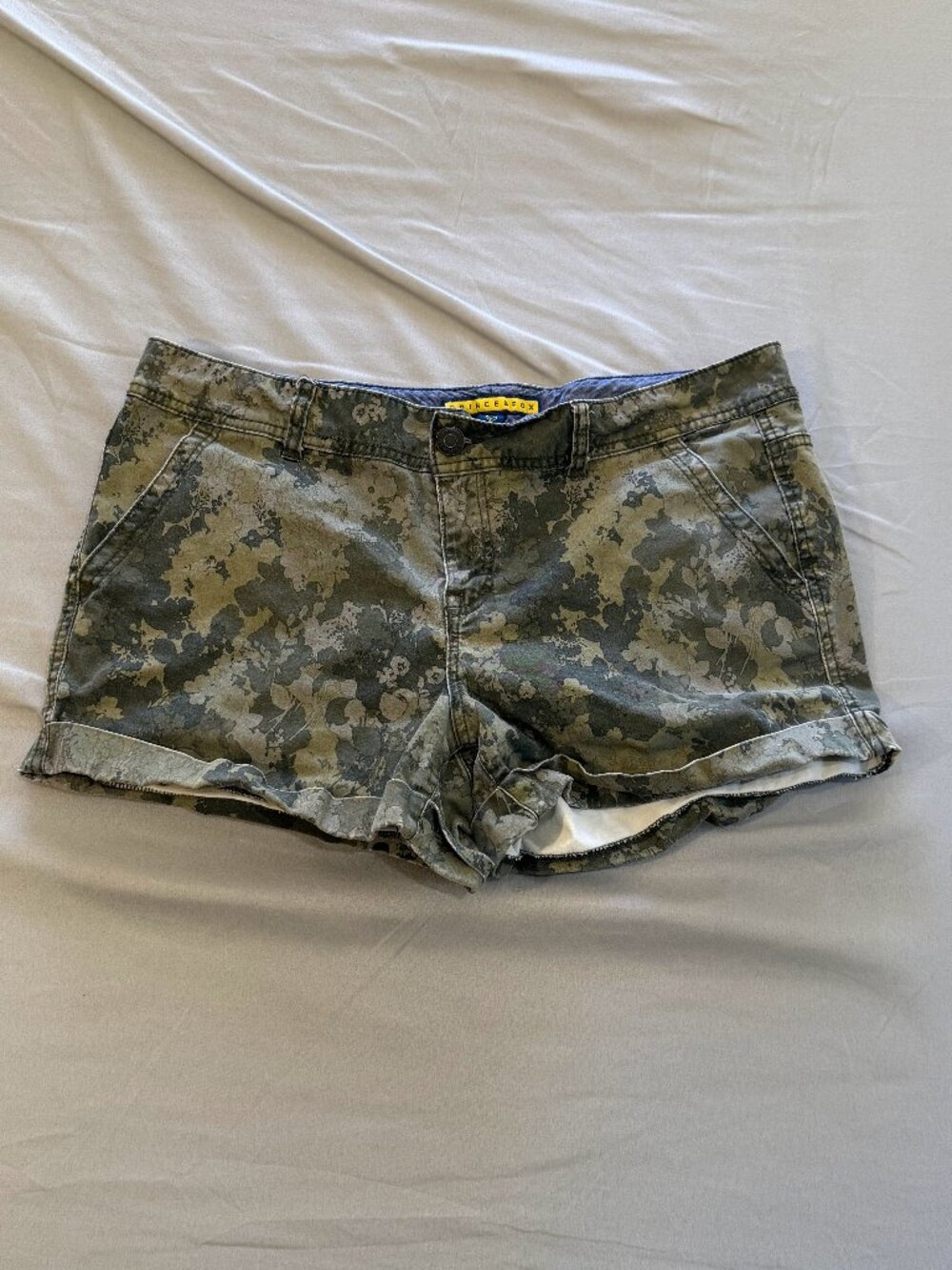 Prince And Fox Women's Floral Green Camo Print Beachcomber Chino Shorts Size 12